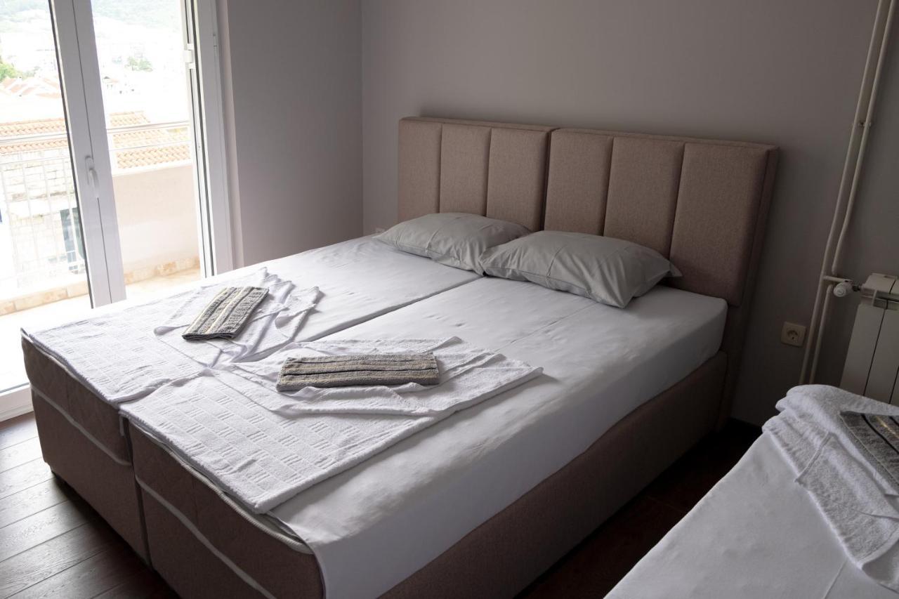 Guest House Mrvaljevic Budva Bagian luar foto