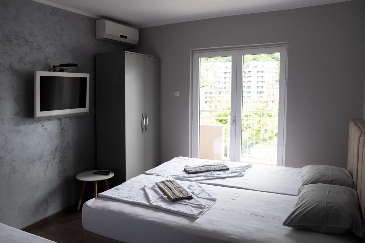 Guest House Mrvaljevic Budva Bagian luar foto