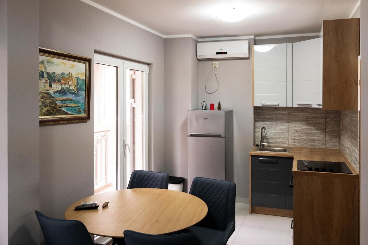 Guest House Mrvaljevic Budva Bagian luar foto
