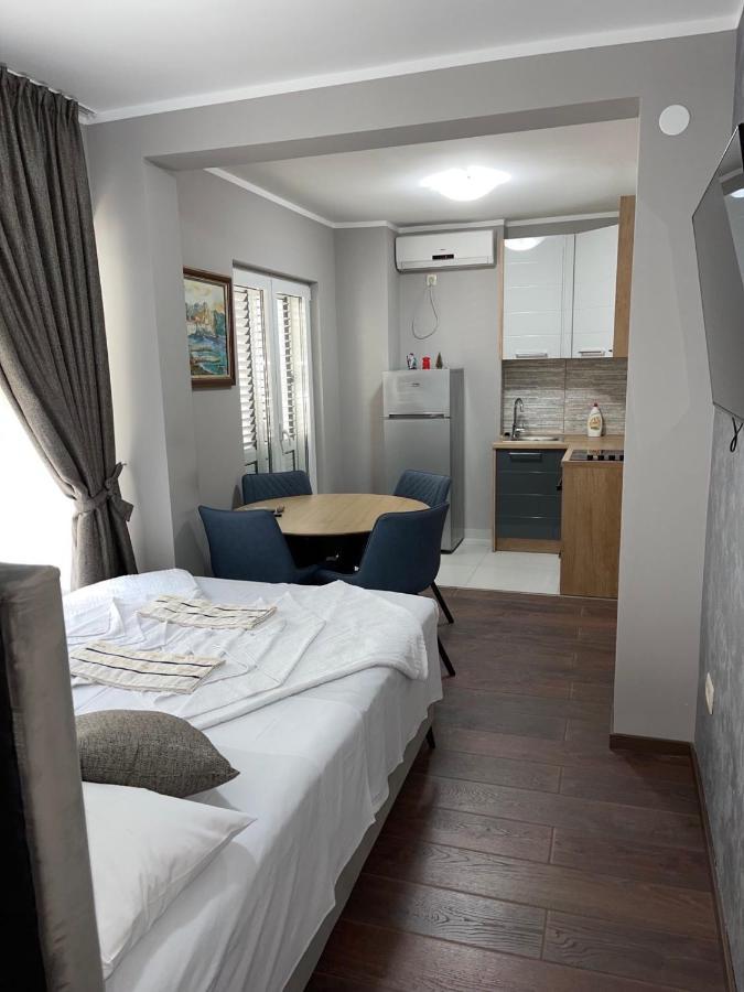 Guest House Mrvaljevic Budva Bagian luar foto