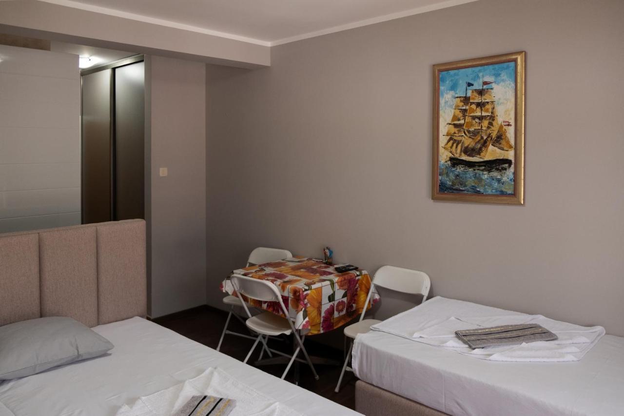 Guest House Mrvaljevic Budva Bagian luar foto