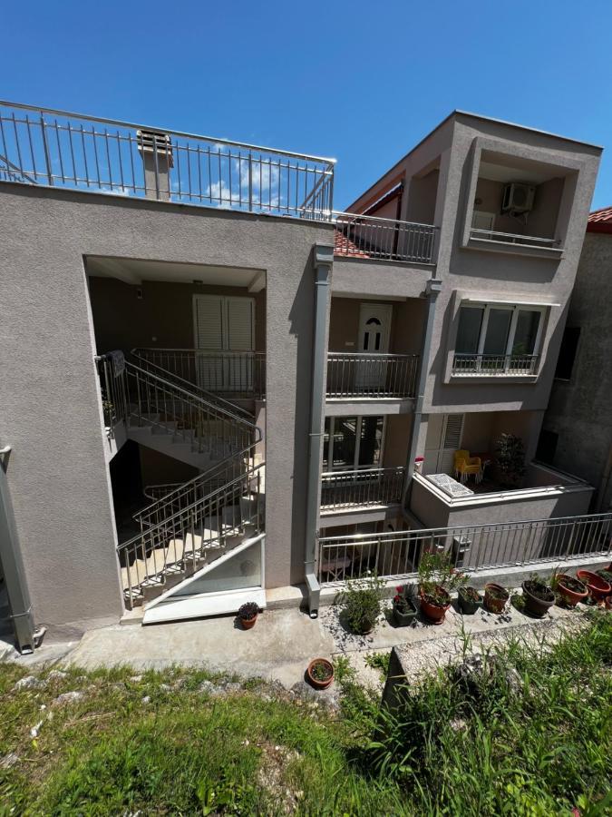 Guest House Mrvaljevic Budva Bagian luar foto