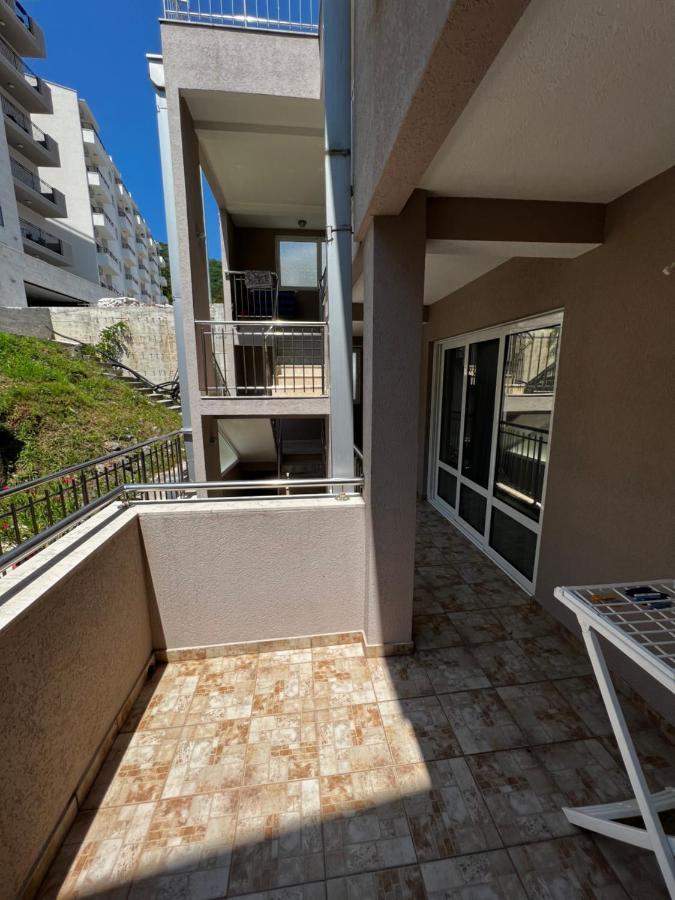 Guest House Mrvaljevic Budva Bagian luar foto