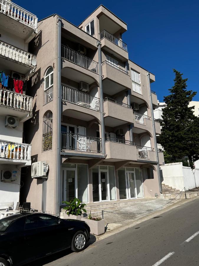 Guest House Mrvaljevic Budva Bagian luar foto