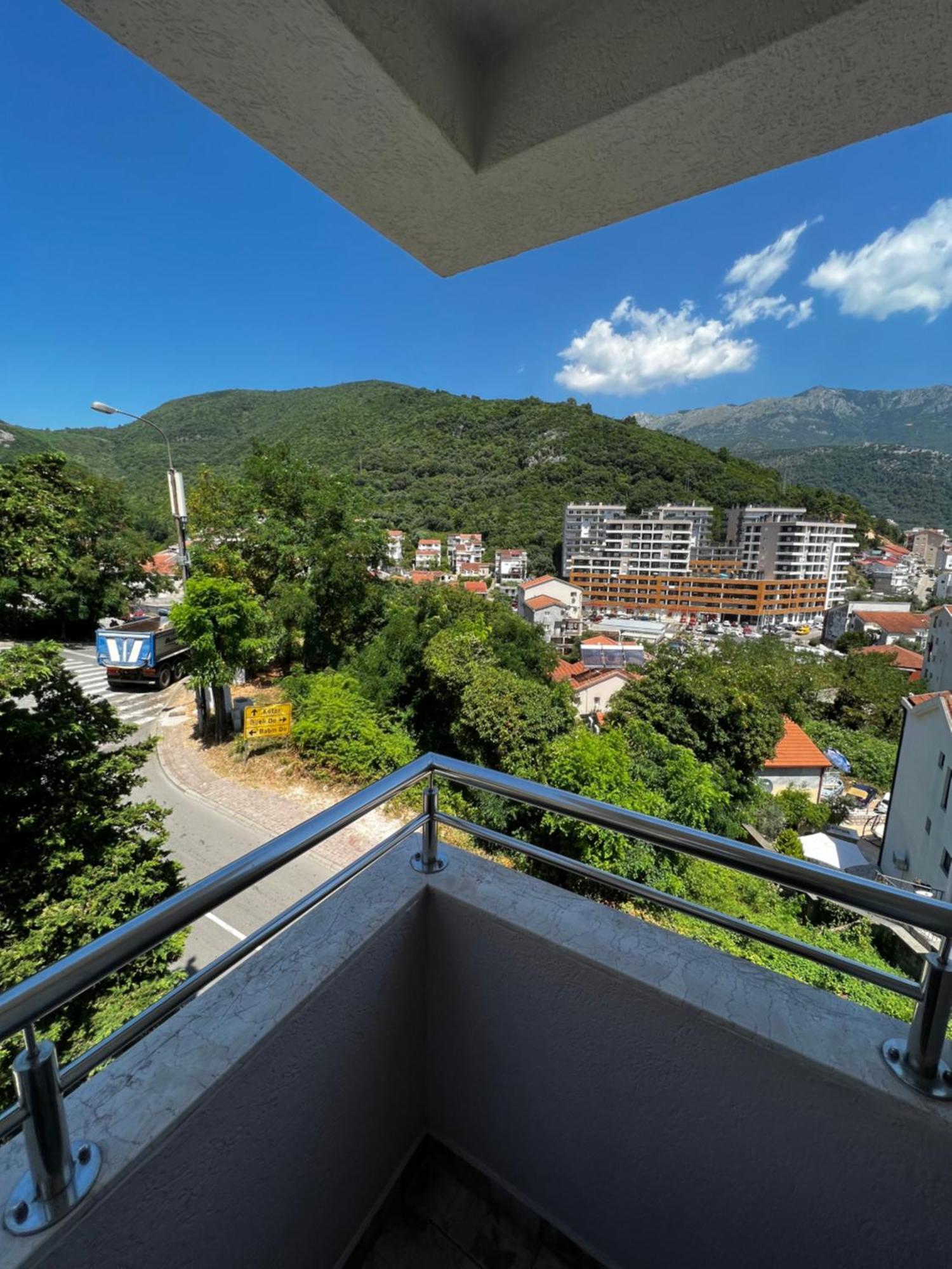 Guest House Mrvaljevic Budva Bagian luar foto