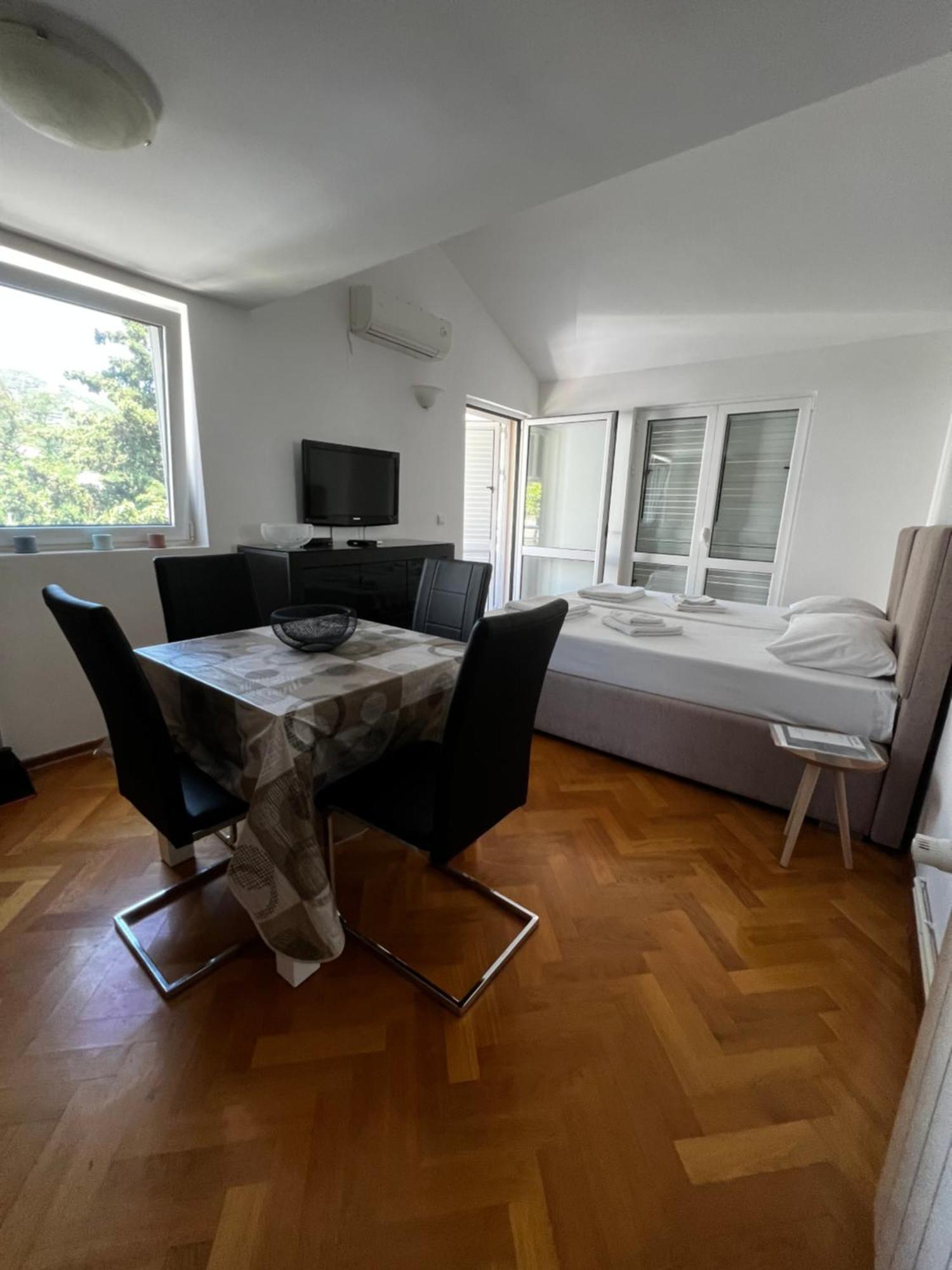 Guest House Mrvaljevic Budva Bagian luar foto