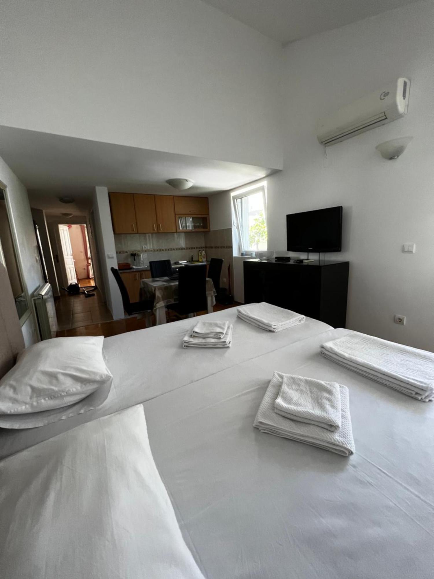 Guest House Mrvaljevic Budva Bagian luar foto