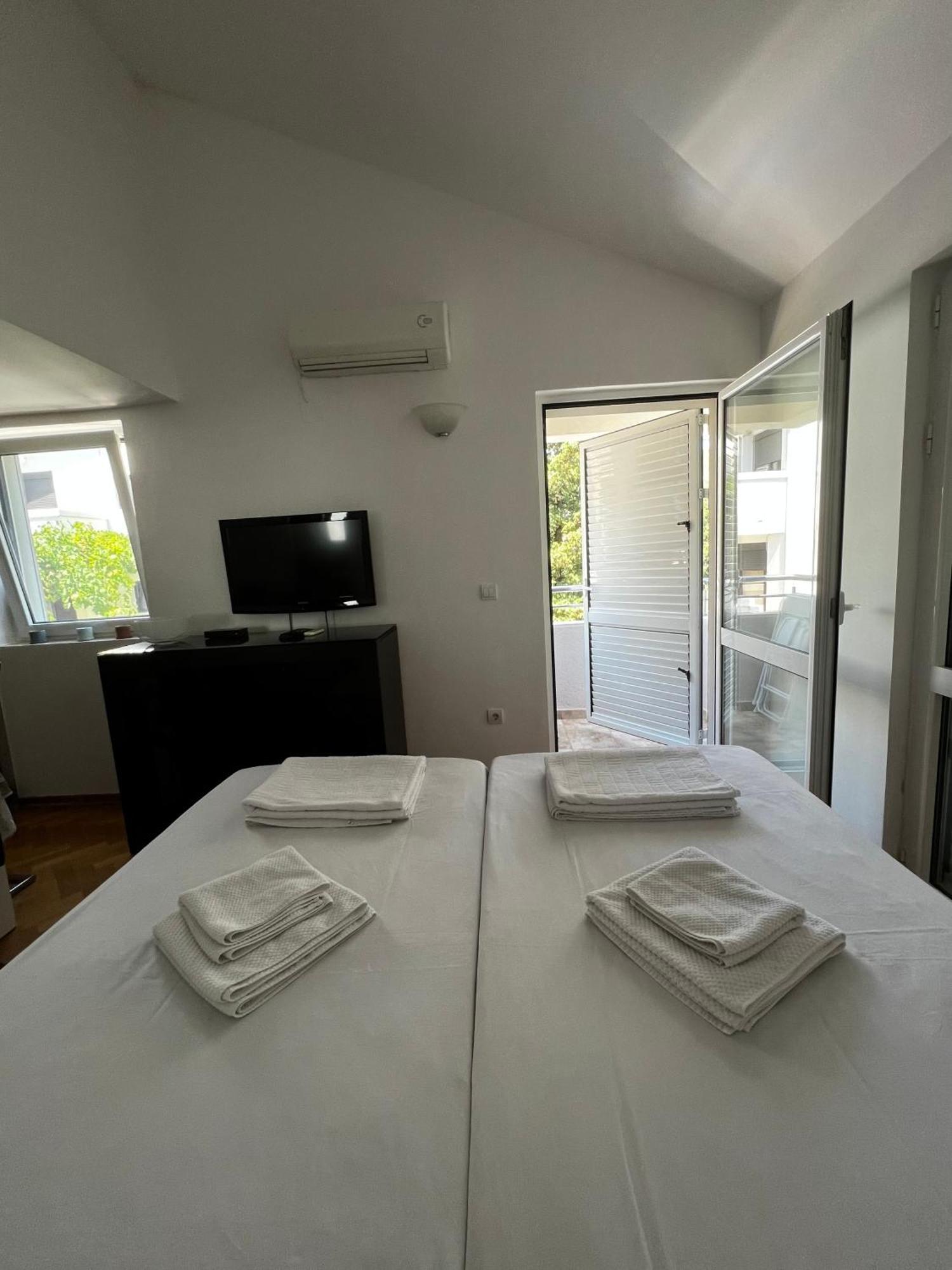 Guest House Mrvaljevic Budva Bagian luar foto