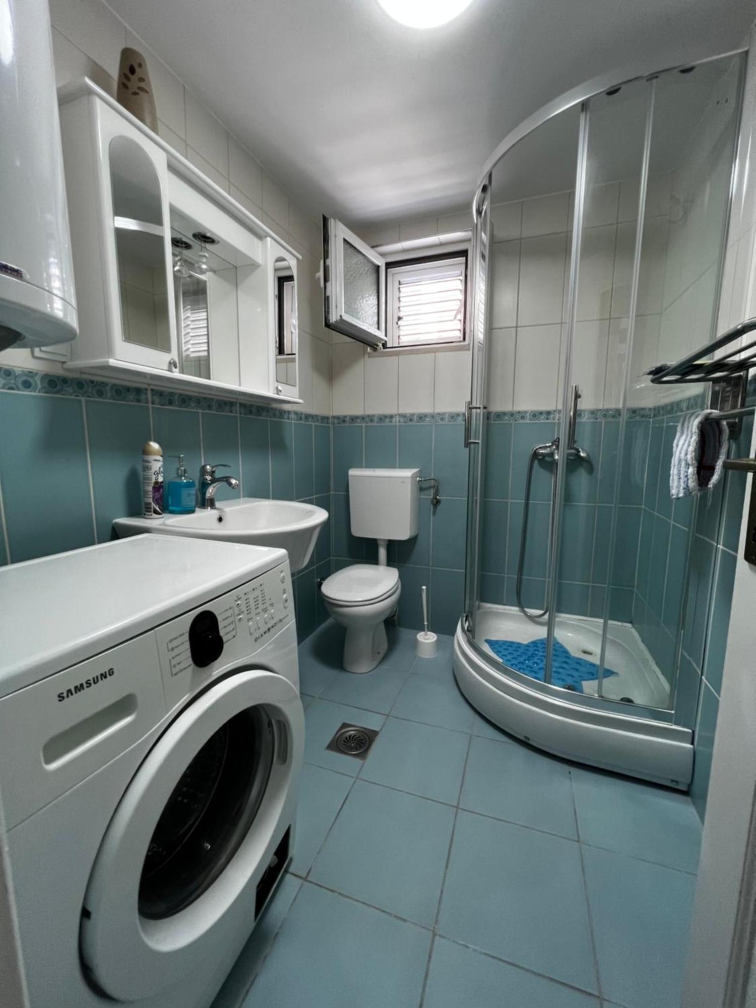 Guest House Mrvaljevic Budva Bagian luar foto