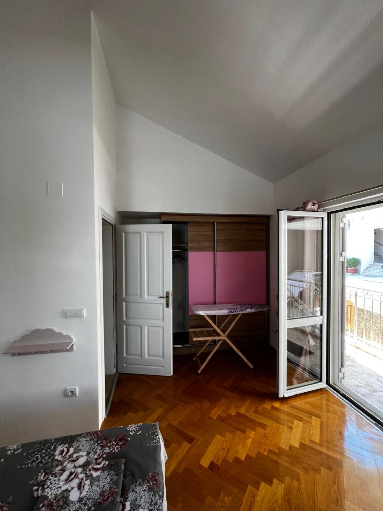 Guest House Mrvaljevic Budva Bagian luar foto