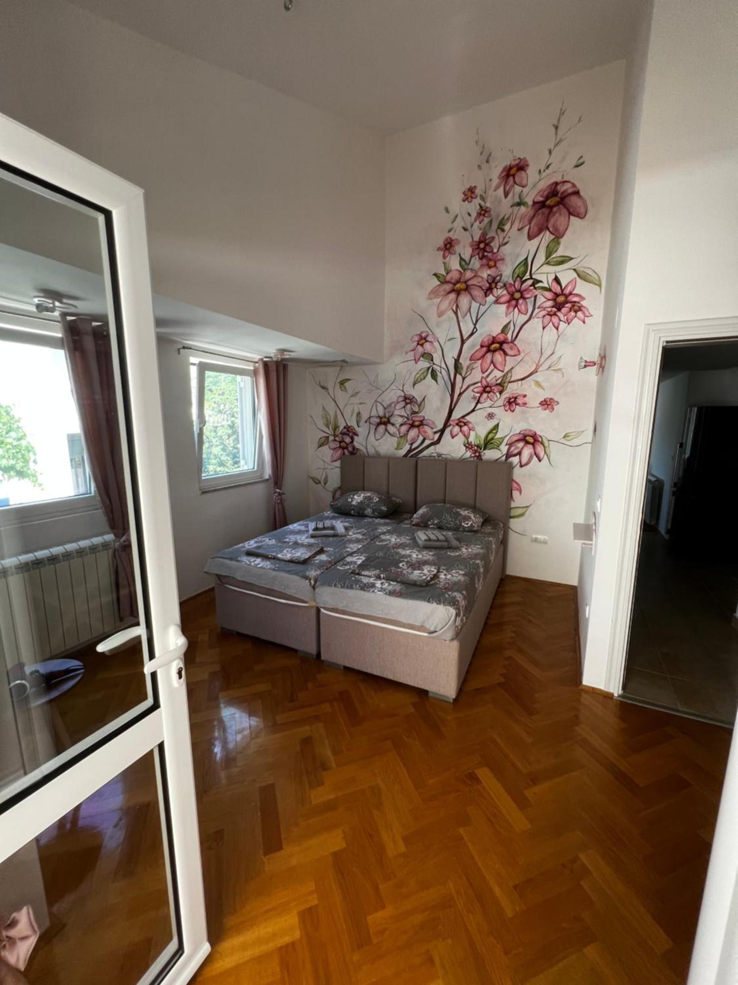 Guest House Mrvaljevic Budva Bagian luar foto