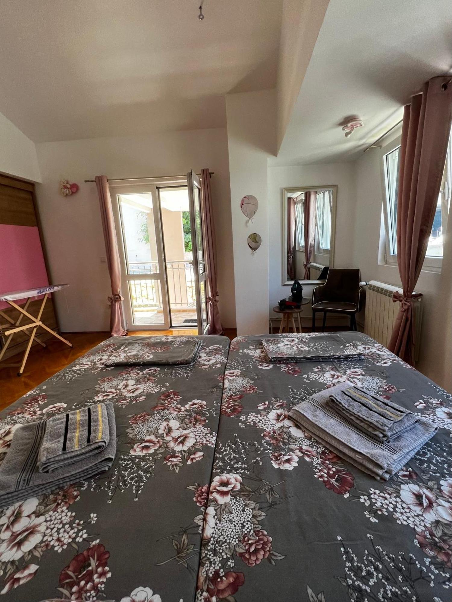 Guest House Mrvaljevic Budva Bagian luar foto