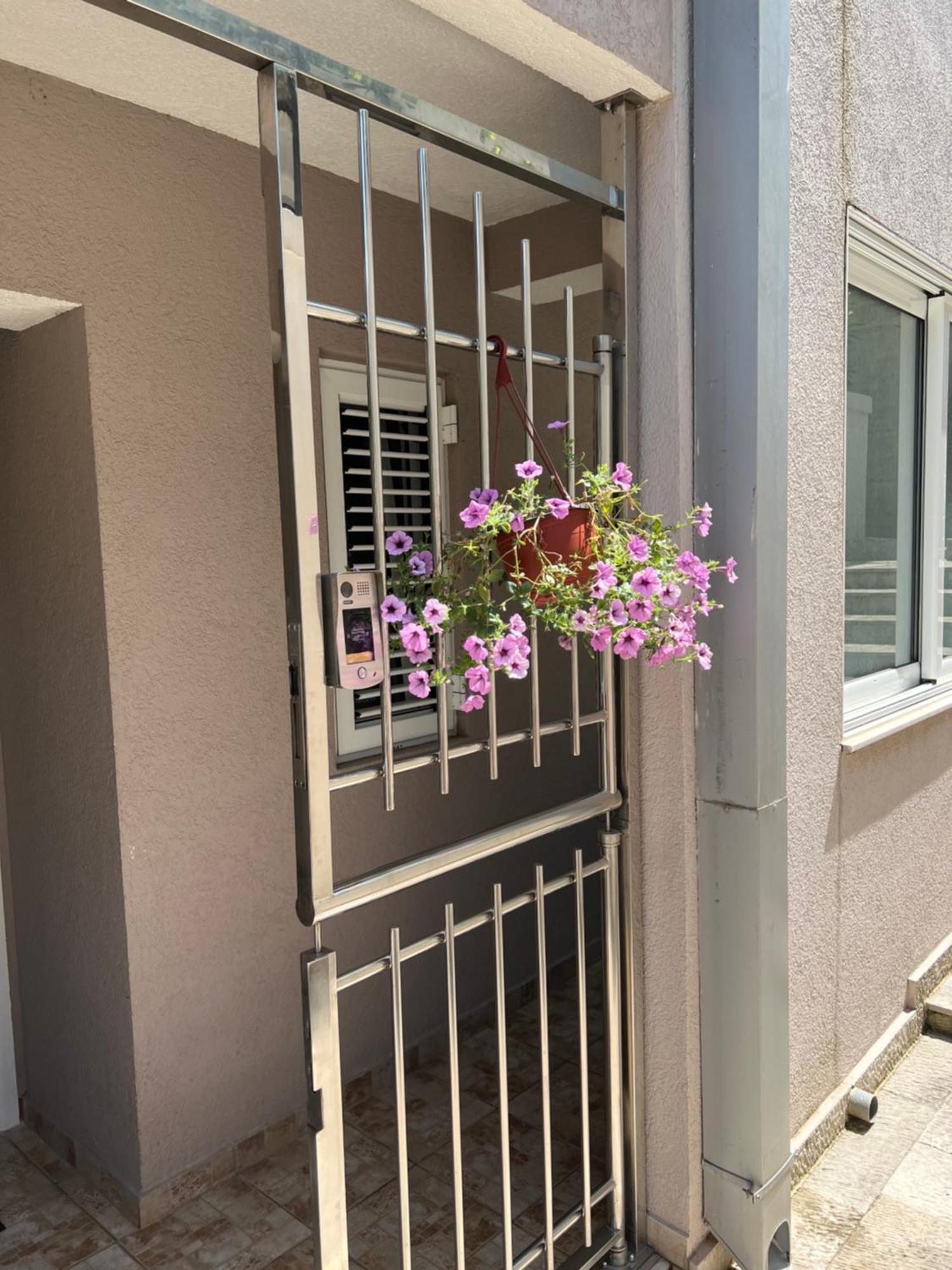 Guest House Mrvaljevic Budva Bagian luar foto